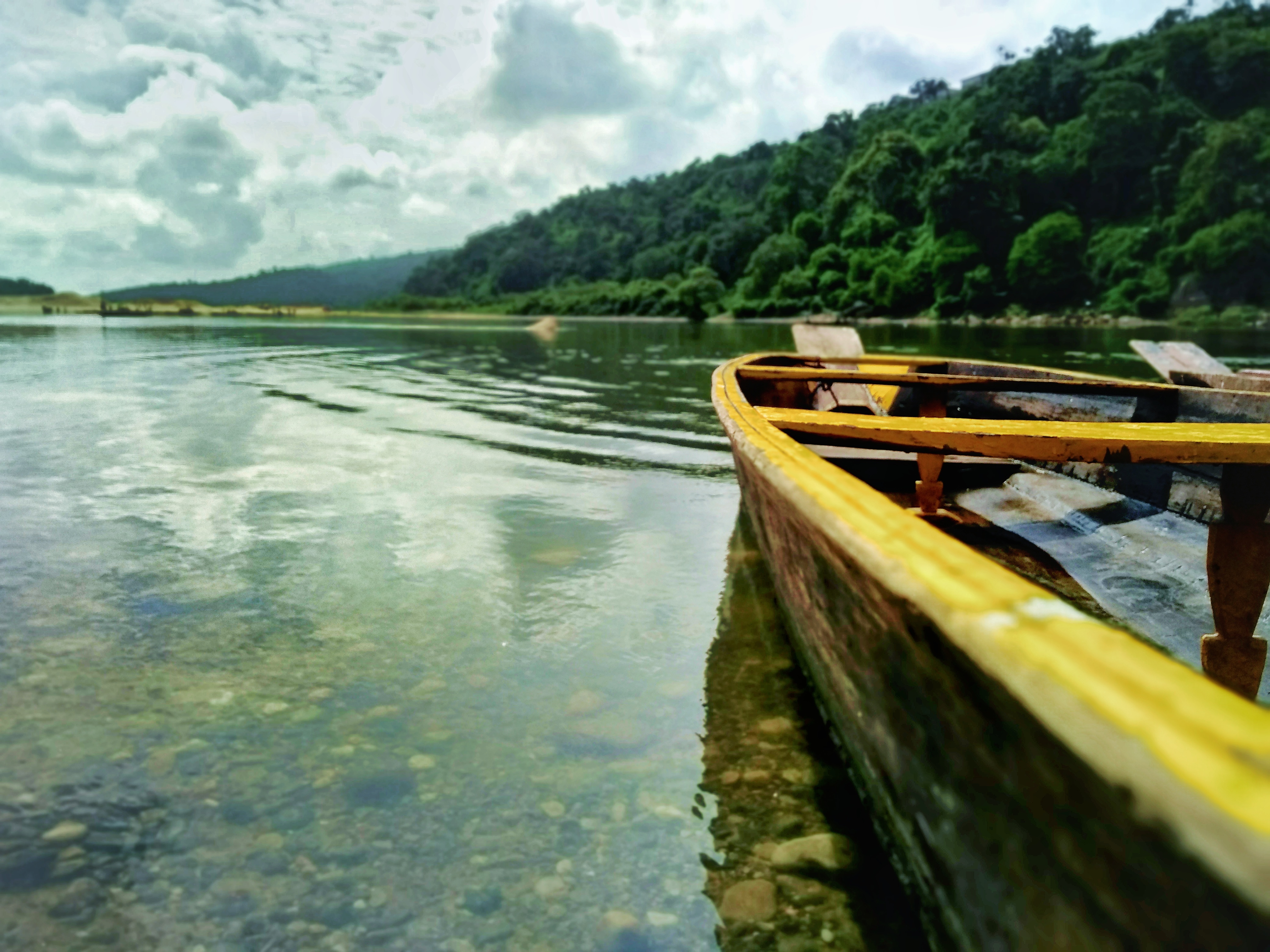 Crystal clear water of Umngot River in Dawki